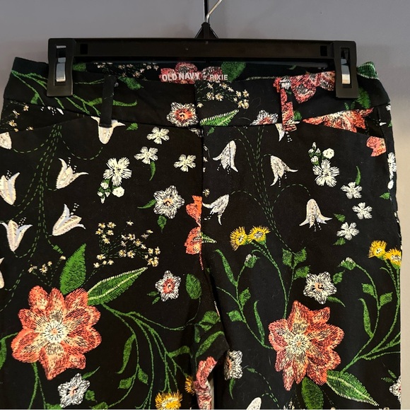Old Navy -  Floral Mid-Rise Pixie Pant (Size 4) - Picture 8 of 14